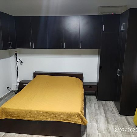 Christie'S 2 Central Apartment Букурещ Екстериор снимка