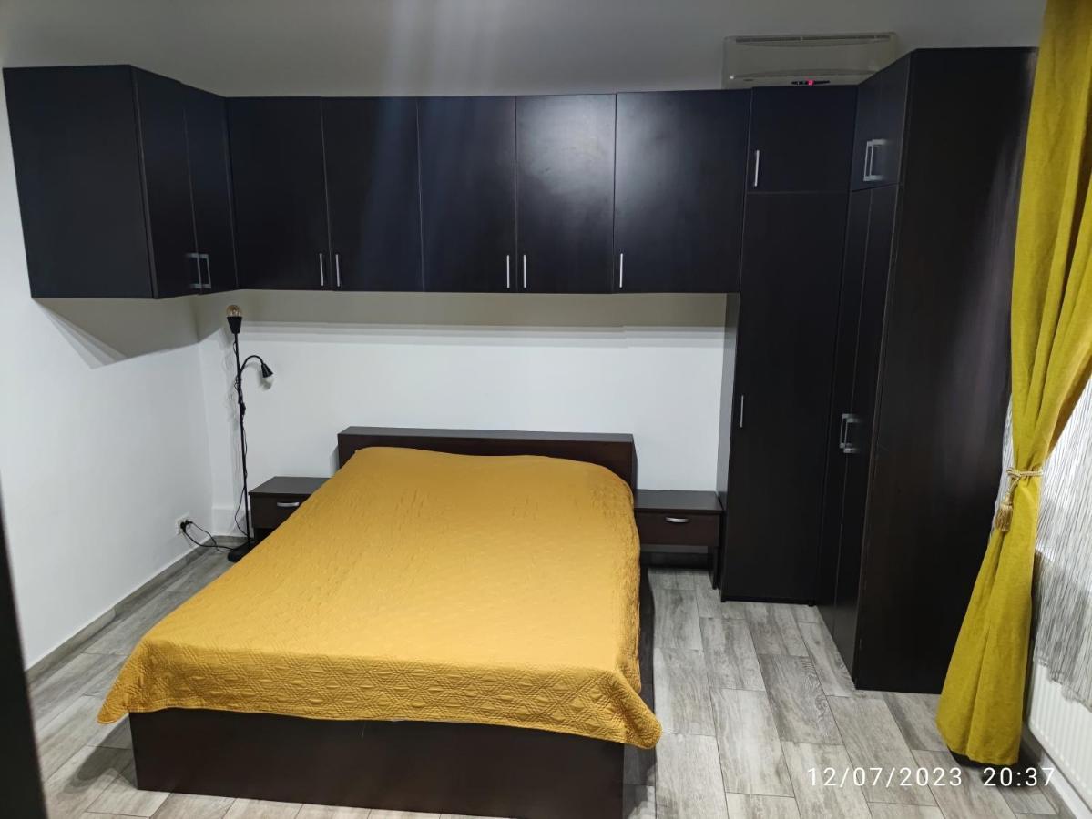 Christie'S 2 Central Apartment Букурещ Екстериор снимка